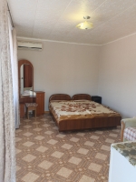 Гостевой дом «Уютный дворик» - номер Просторный семейный номер с большим балконом. фото 2