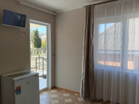 Гостевой дом «Уютный дворик» - номер Просторный семейный номер с большим балконом. фото 5