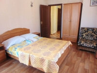 Апартаменты «Snug House» - номер Апартамент «Оранж» – для семьи или компании фото